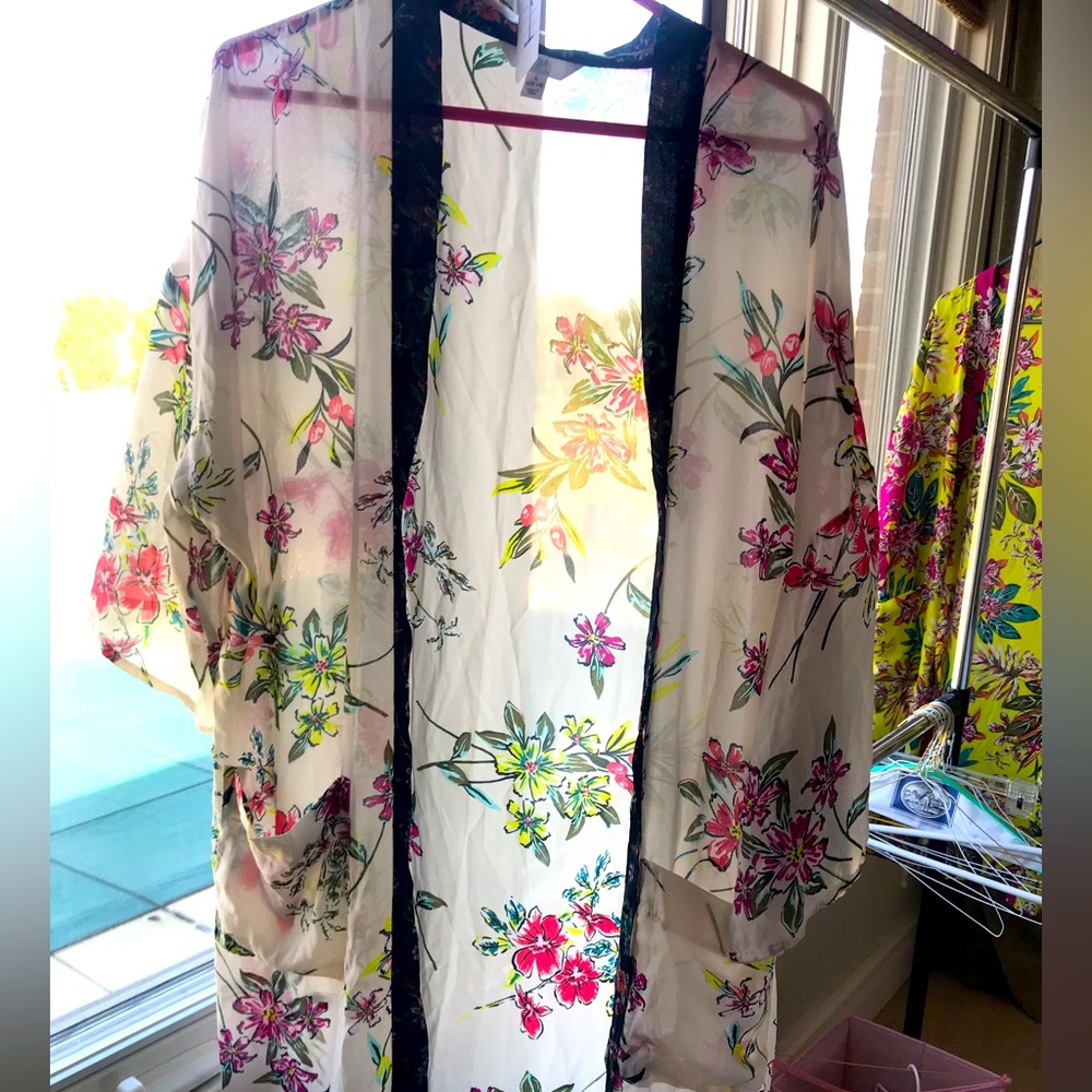 1. White floral robe/kimono size women large 12/14